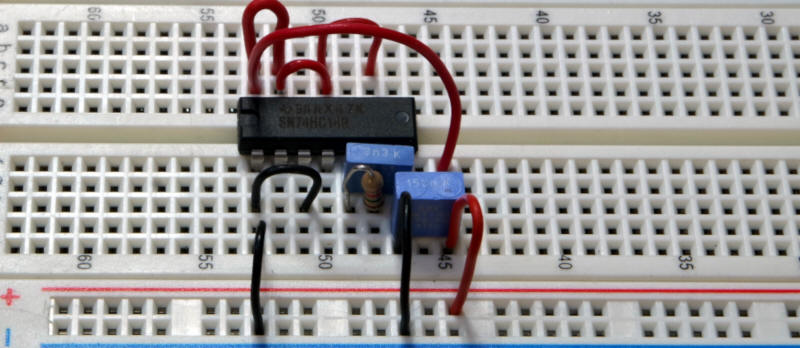 74HX14 su breadboard