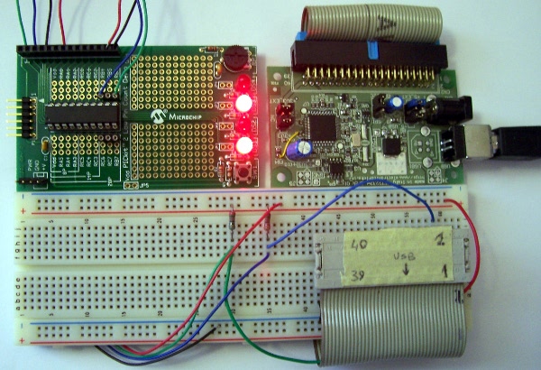 La demo board del PICkit2 collegata ad una scheda i2c-usb