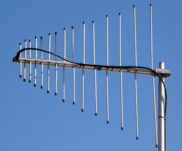 Antenna log-periodica
